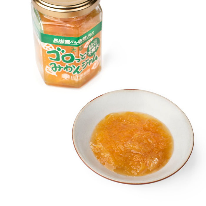 A bowl of  sumo citrus preserve next to a package jar of the product