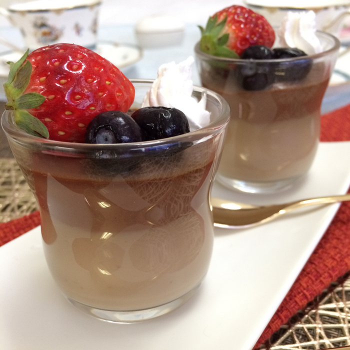 Two glasses of kuzu (Kudzu) pudding topped with berries