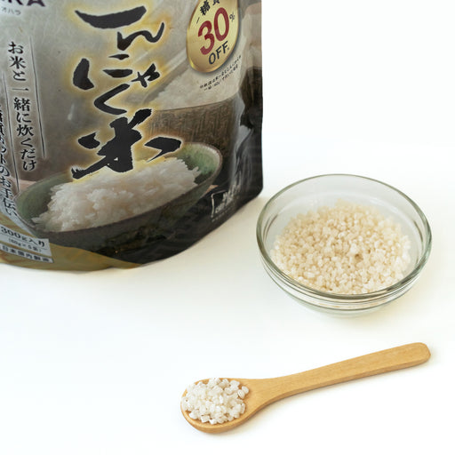 A bowl and a spoon of konjac grain